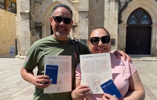 Peregrinos en la Catedral de San Fernando, en San Antonio, Texas. Crédito: El Camino de San Antonio Missions.