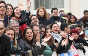Peregrinos en la Plaza de San Pedro, 2016. Crédito: EWTN News