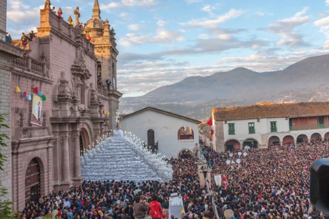 Procesión de Semana Santa en Ayacucho, Perú