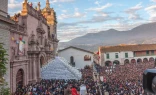 Tradicional procesión de Semana Santa se realiza anualmente en Ayacucho (Perú).