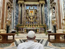 El Papa de regreso a Roma va a rezar ante laVirgen Salus Populi Romani para agradecerle por su viaje a Mongolia