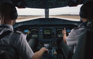 Imagen referencial de una cabina de aviu00f3n. Cru00e9dito: Pixabay/Dominio pu00fablico 