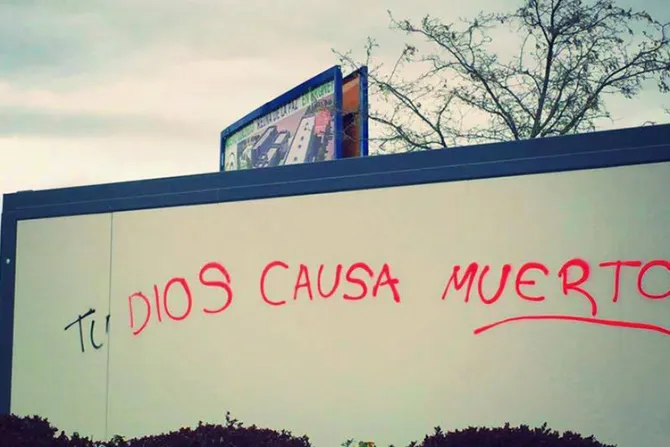 Atacan colegio católico con pintadas ofensivas en Madrid