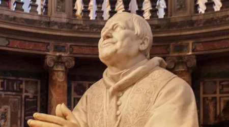 Escultura del Papa Pío IX en la Basílica de Santa María la Mayor de Roma
