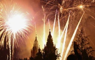 Imagen referencial de fuegos artificiales. Crédito: Elentir / Canva