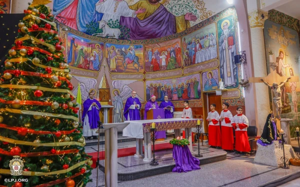El Patriarca Latino de Jerusalén celebrando Misa en la única parroquia católica de Gaza. Crédito: Patriarcado Latino de Jerusalén.