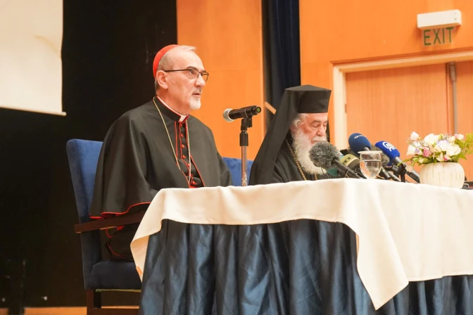 El Cardenal Pierbattista Pizzaballa, Patriarca Latino de Jerusalén; y el Patriarca ortodoxo Teófilos III.