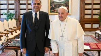 El Papa Francisco recibe en el Vaticano con Mohsin Naqvi, el ministro del Interior de Pakistán, el lunes 3 de junio de 2024.