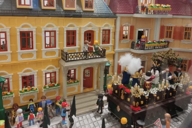 Así es la primera exposición de Semana Santa elaborada con muñecos de Playmobil