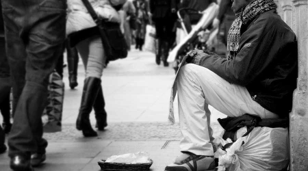 Elecciones en Espau00f1a: Cu00e1ritas da 8 propuestas para ayudar a los mu00e1s pobres