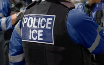 Agente de policía del ICE.