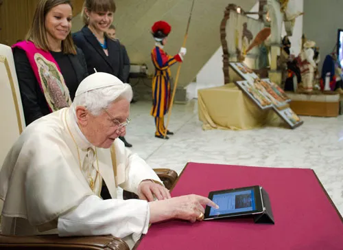 Histórico primer tuit del entonces Papa Benedicto XVI (Foto Agenzia Sintesi/UPPA/ZUMAPRESS.com)?w=200&h=150