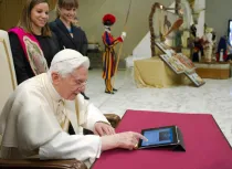 Histórico primer tuit del entonces Papa Benedicto XVI (Foto Agenzia Sintesi/UPPA/ZUMAPRESS.com)