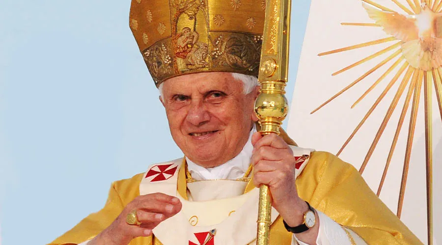 El demonio y el infierno “temblaron” en el pontificado de Benedicto XVI, asegura sacerdote
