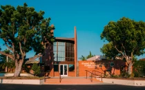 El Centro Católico Filipino Poong Jesús Nazareno en Anaheim, California, es un centro católico filipino pionero en su tipo. Ofrecerá un nuevo referente espiritual y cultural para los católicos filipinos en el estado más poblado de Estados Unidos.