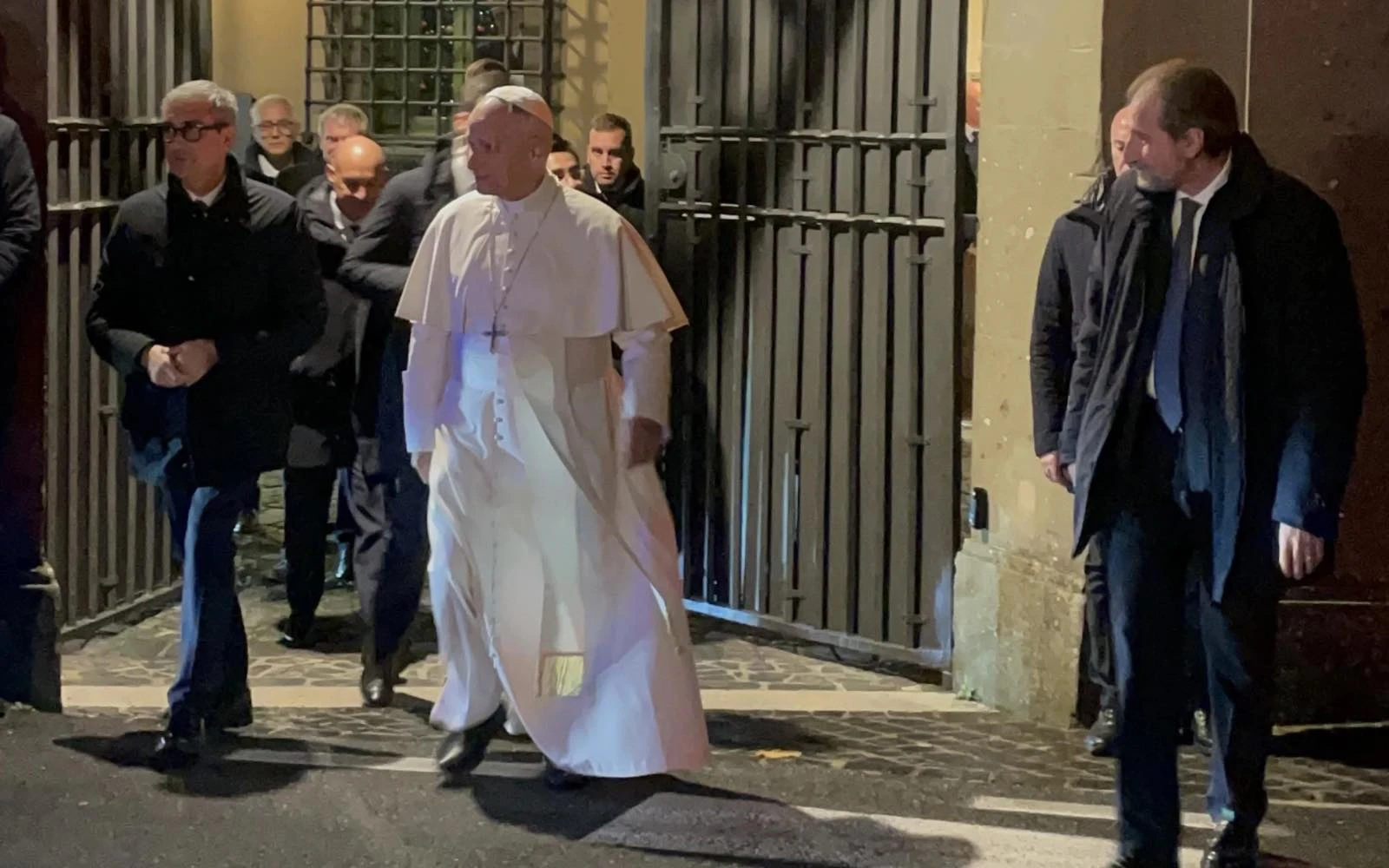 El Papa León XIV habla con la prensa en Castel Gandolfo, el 9 de diciembre de 2025.?w=200&h=150