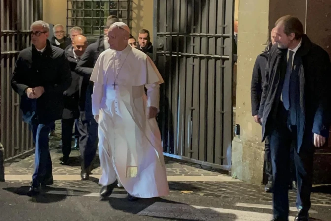 El Papa León XIV habla con la prensa en Castel Gandolfo