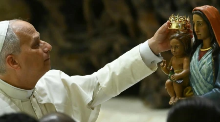 El Papa León XIV corona a la Virgen de los Sinti, Romaníes y Caminantes