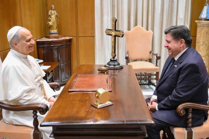 El Papa León XIV se reunió con el gobernador de Illinois (Estados Unidos), JB Pritzker
