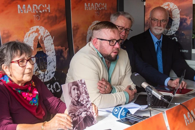 Miembros de la junta directiva de la iniciativa "Ending Clergy Abuse (ECA)" y sobrevivientes