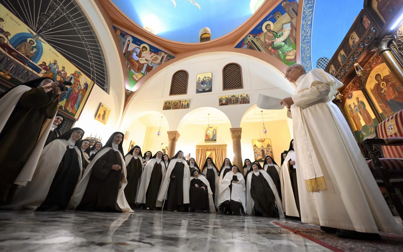 El Papa León XIV visita el Monasterio de las Hermanas Carmelitas de la Theotokos en Harissa, Líbano, el 30 de noviembre de 2025.?w=200&h=150