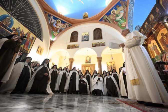 Papa León XIV visita el Monasterio de las Hermanas Carmelitas de la Theotokos en Harissa, Líbano