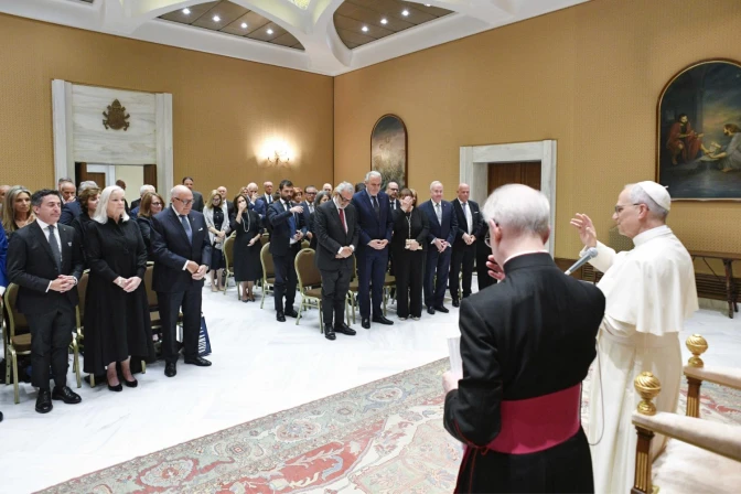 El Papa León XIV da una bendición a los miembros de la Fundación Nacional Ítalo-Americana