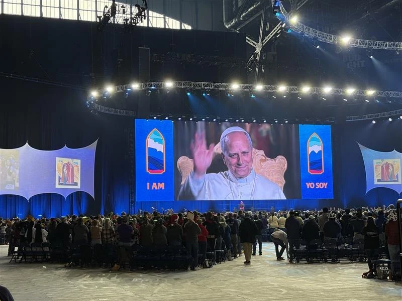 El Papa bendice a los jóvenes este 21 de noviembre. Crédito: Tessa Gervasini/CNA