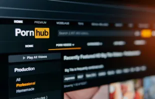 La Corte Suprema de Estados Unidos rechazó una solicitud de la industria del porno que buscaba bloquear una regla de verificación de edad en el estado de Texas. Crédito: Shutterstock.