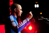 Jason Gardener con su medalla olu00edmpica. Foto: Catholic Church England and Wales (CC BY-NC-SA 2.0)