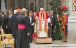 El Papa llega al altar de la Basílica de San Pedro (foto ACI Prensa)?w=200&h=150