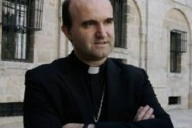 Obispo español viaja a África llevando ayuda a jóvenes y niños