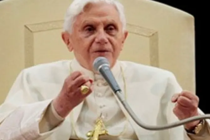 Ser santos para ayudar a edificar la Iglesia, pide el Papa Benedicto XVI