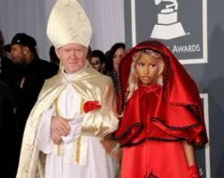 Falso Papa y monja roja en grammys son grave agresión a católicos