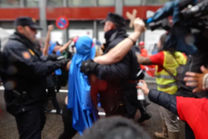 Abogados Cristianos demandan a Femen por violencia en Marcha por la Vida 2013