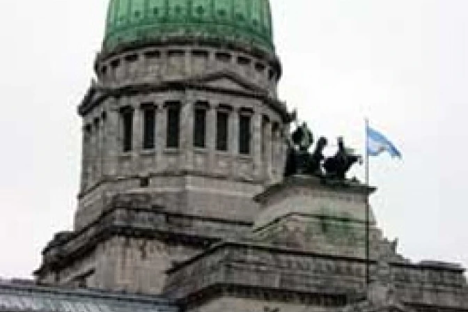 Más de medio millón de firmas ante Senado de Argentina en defensa de matrimonio