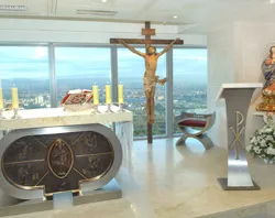 El altar de la capilla de Torre Espacio?w=200&h=150