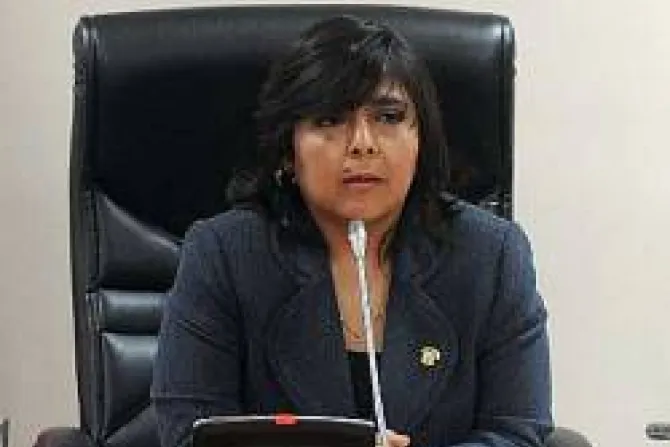 Ministra admite que sentencia de TC convertirá a Perú en “paraíso sexual”