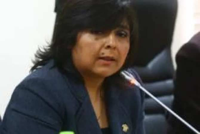 Perú: Nueva ministra de la Mujer está a favor de aborto terapéutico
