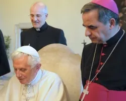 El Papa con el Arzobispo Angelo Becciu?w=200&h=150
