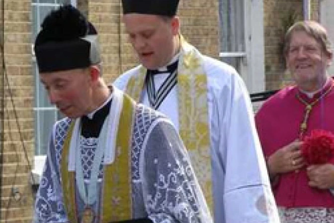 Anglicanos imponen "obispas" a sus miembros