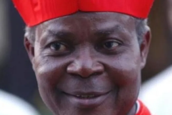 Benedicto XVI saluda a Cardenal nigeriano por 46 aniversario de ordenación sacerdotal
