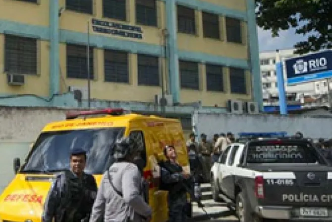 Arzobispo de Río de Janeiro repudia masacre en escuela