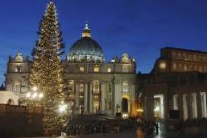 Árbol de Navidad es signo de la luz de Dios que ilumina las tinieblas, dice el Papa