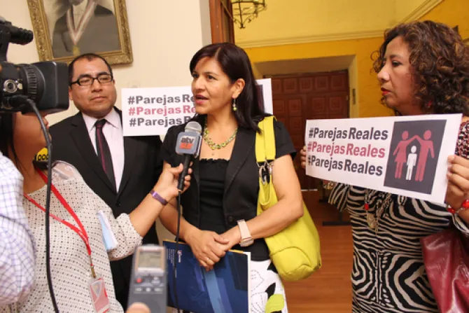 Sur del Perú se suma a campaña pro familia #ParejasReales