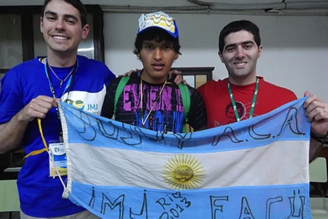 VIDEO: Joven argentino cruza Sudamérica a pie para ver al Papa Francisco en la JMJ Rio 2013
