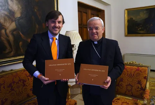 Ignacio Arsuaga junto a Mons. Renzo Fratini. Foto: HazteOír?w=200&h=150