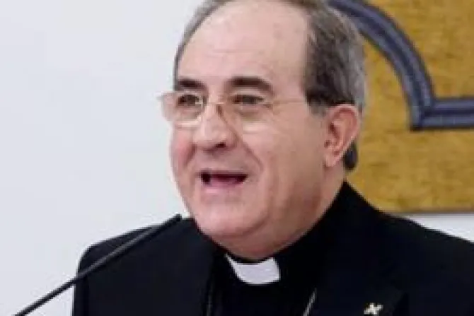 Homosexuales son hijos de Dios y la Iglesia los acoge, dice Obispo católico