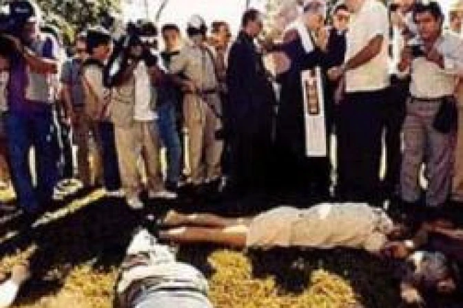 Se entregan militares involucrados en asesinatos de jesuitas en El Salvador