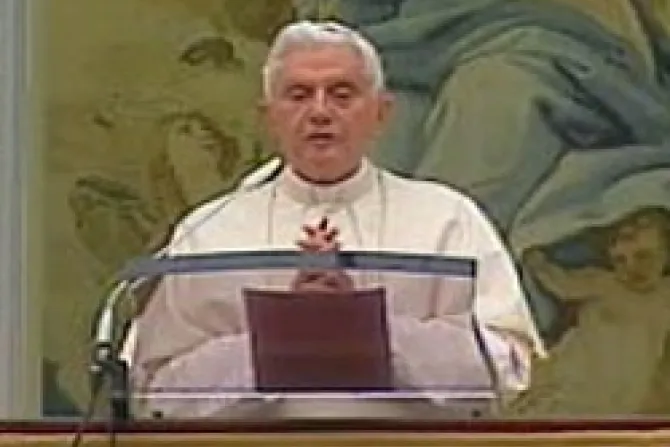 Santidad cotidiana para transformar el mundo, alienta el Papa Benedicto XVI